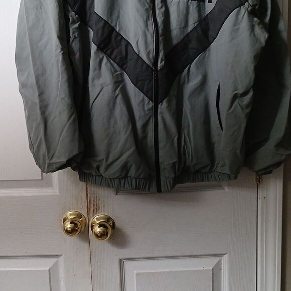 Army  PT Physical Fitness Jacket with reflective material. Sz L - Picture 2 of 6